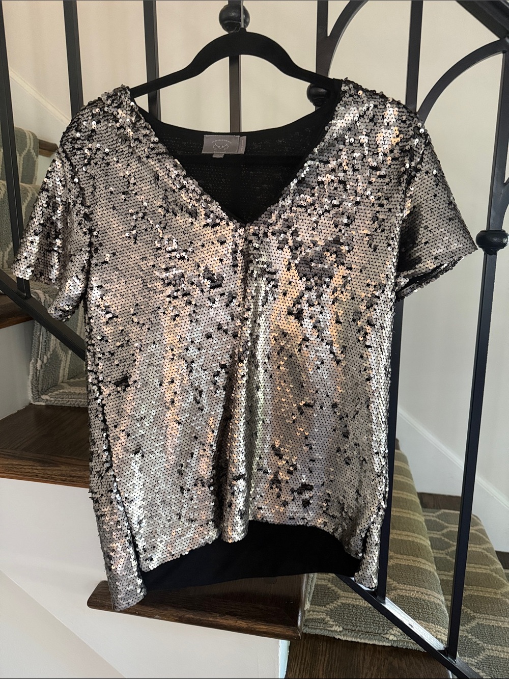 Women’s Silver Sequin V-Neck Short Sleeve Top